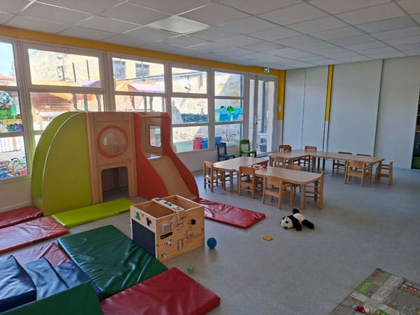 Salle principale de la mini crèche du Foyer Fraternel